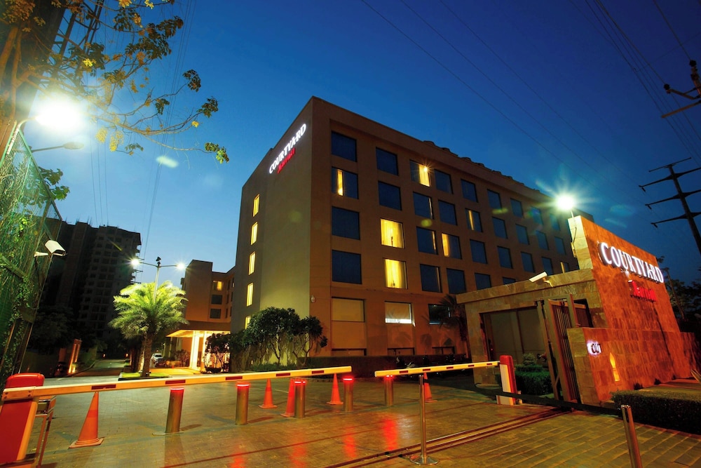 Courtyard By Marriott Agra 6/72