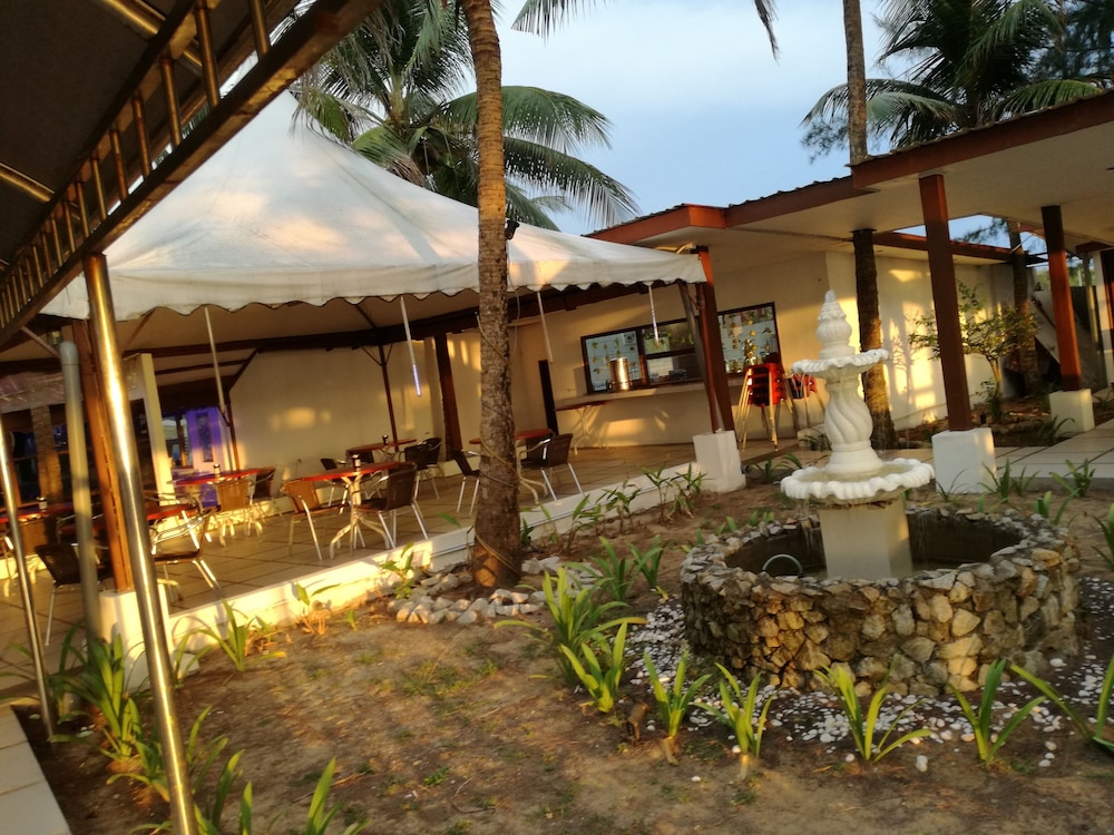 Al Safina Kijal Beach Resort & Restaurant 42/47