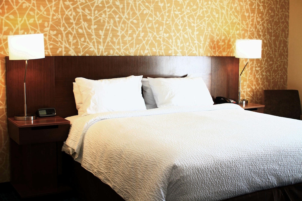Fairfield Inn Suites London 6/35