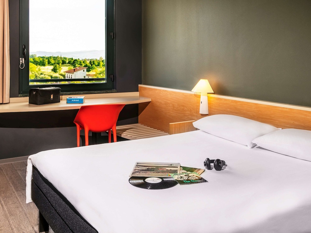 IBIS FIRENZE PRATO EST 24/73
