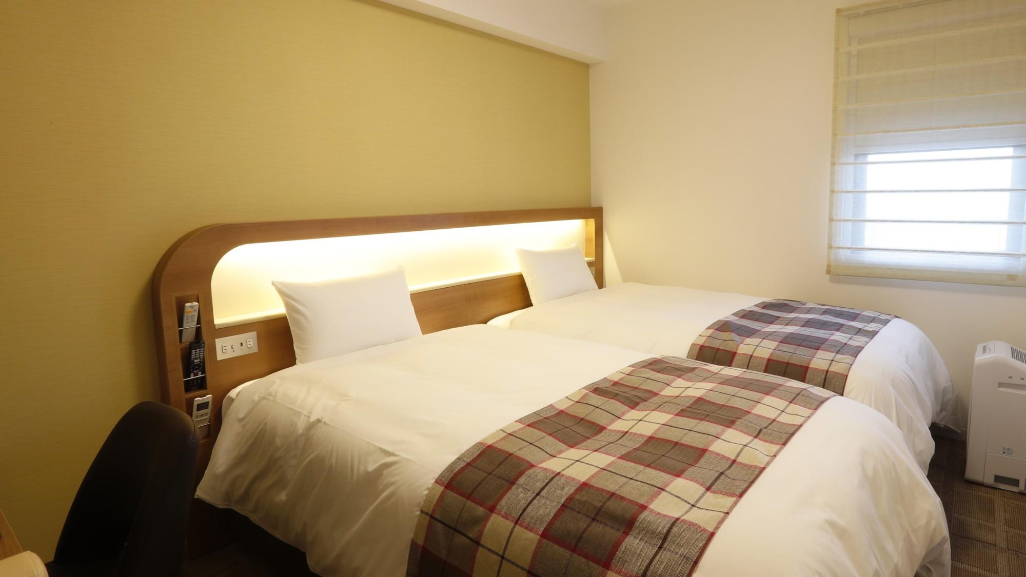 Ladies, Twin Beds