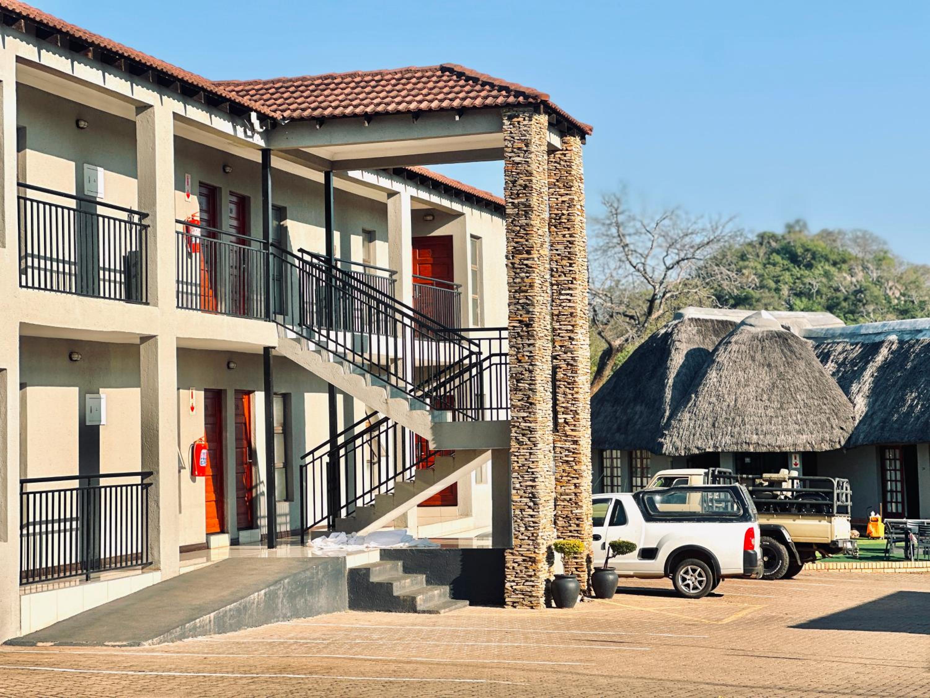 VAHLAVI LODGE 18/30