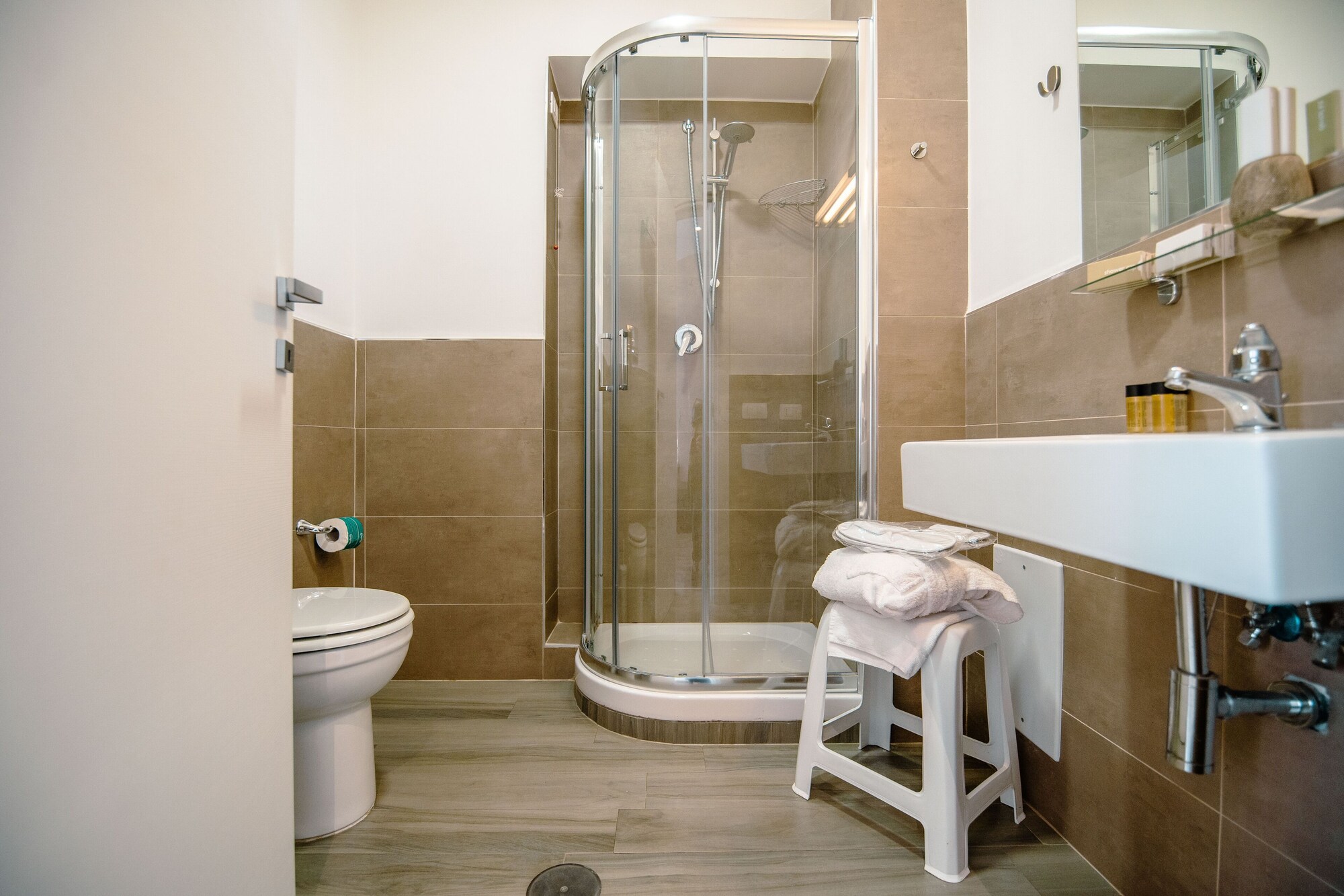غرفة كومفورت بسرير كوين وسرير فردي، Hotel Bruman Salerno 7/7