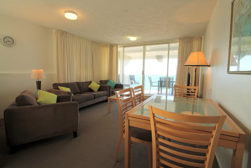 84 The Spit Holiday Apartments 57/81