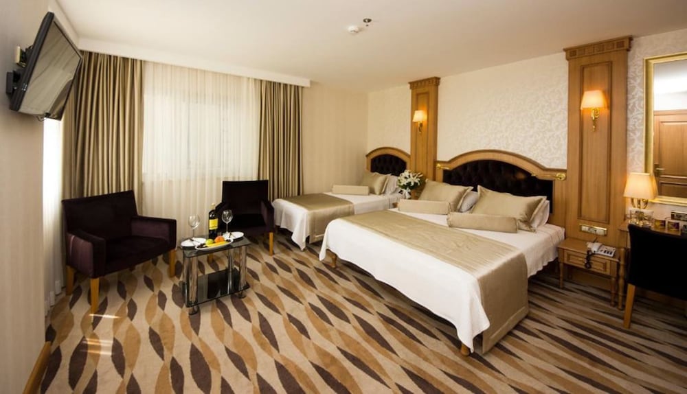 Aprilis Hotel 11/50
