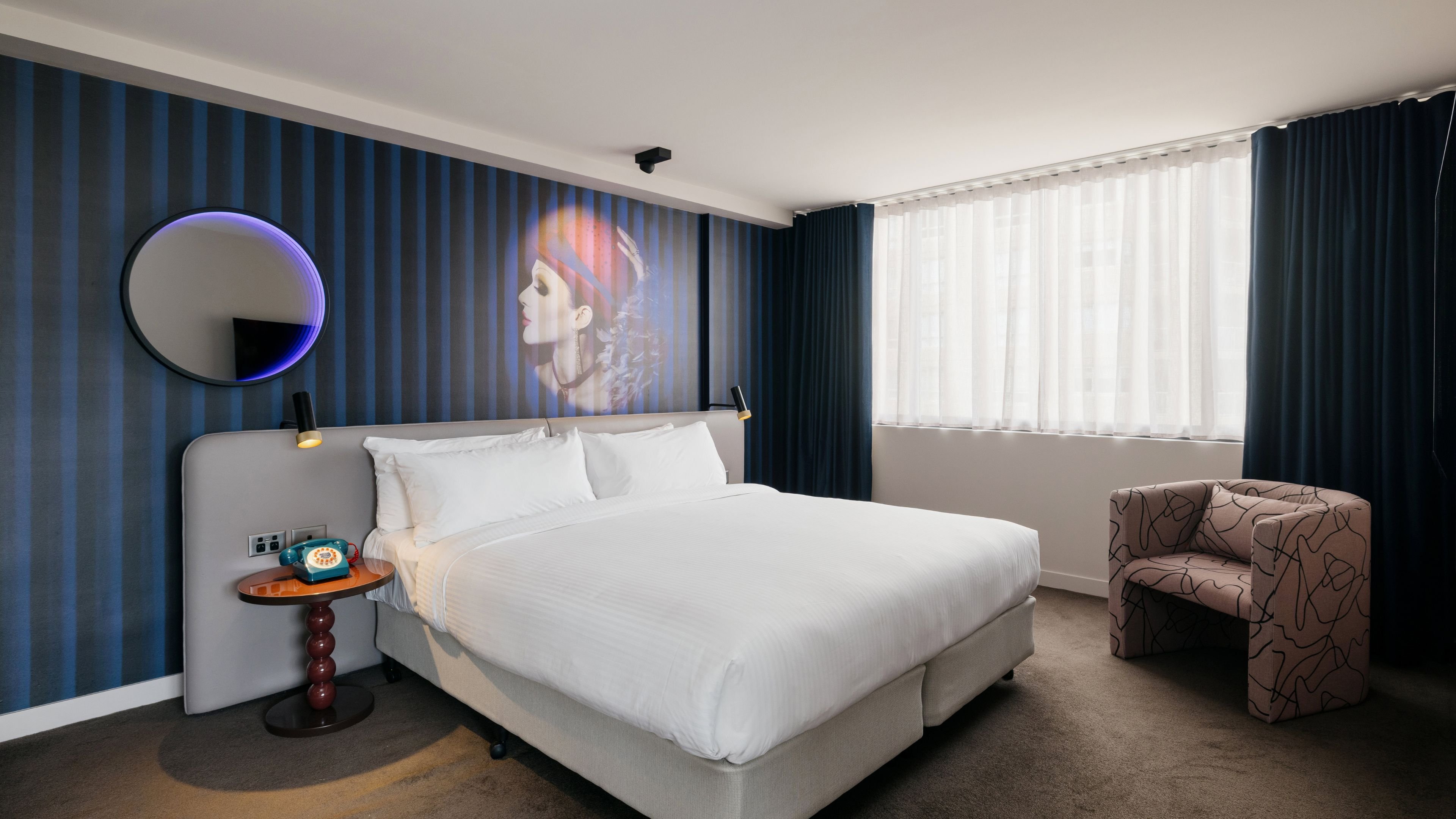 1 BEDROOM, SUITE, CITY SKYLINE VIEW