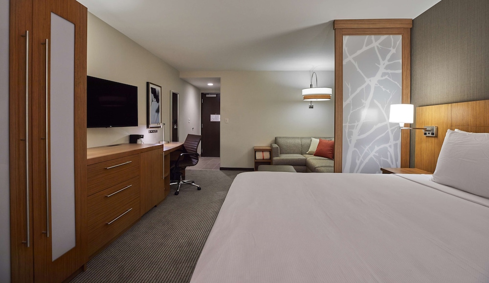 ROOM, KING BED, SOFA