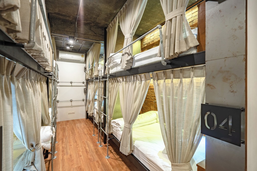 Siam Plug In Hostel 33/50