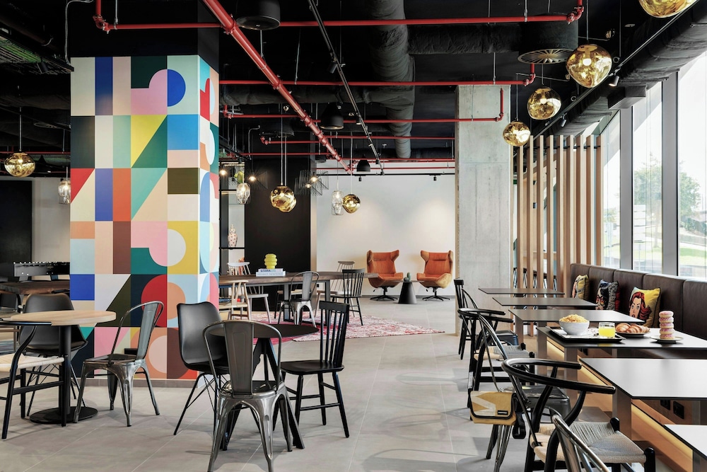 Moxy Alfragide Lisboa 50/58