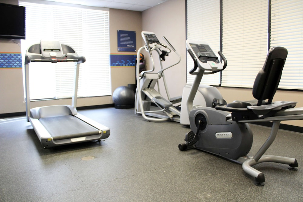 Hampton Inn Suites Mount Pleasant 33/61