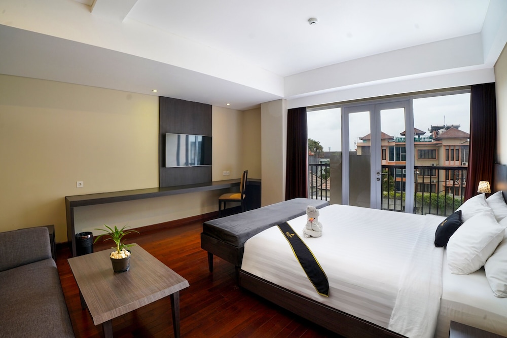 Brits Hotel Legian 10/20