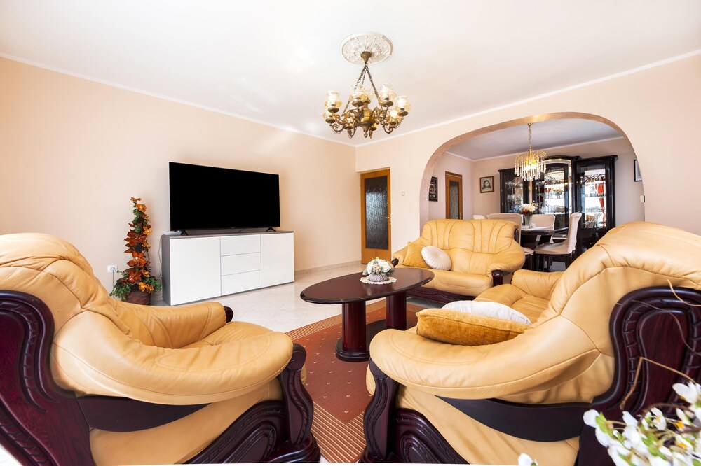 APARTMENT DIVNA 53/66