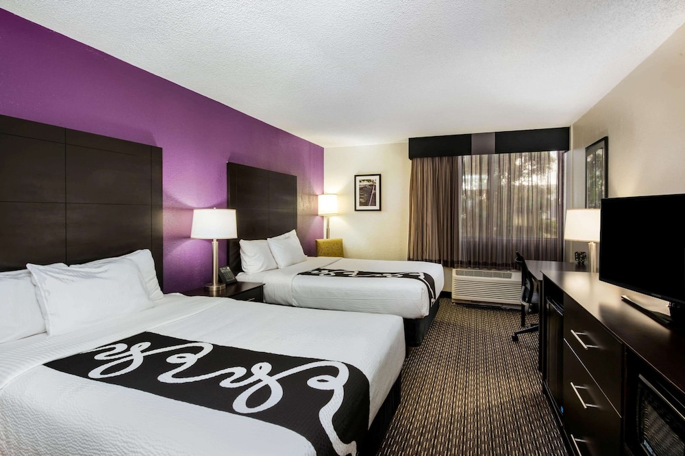 ROOM, 2 DOUBLE BEDS