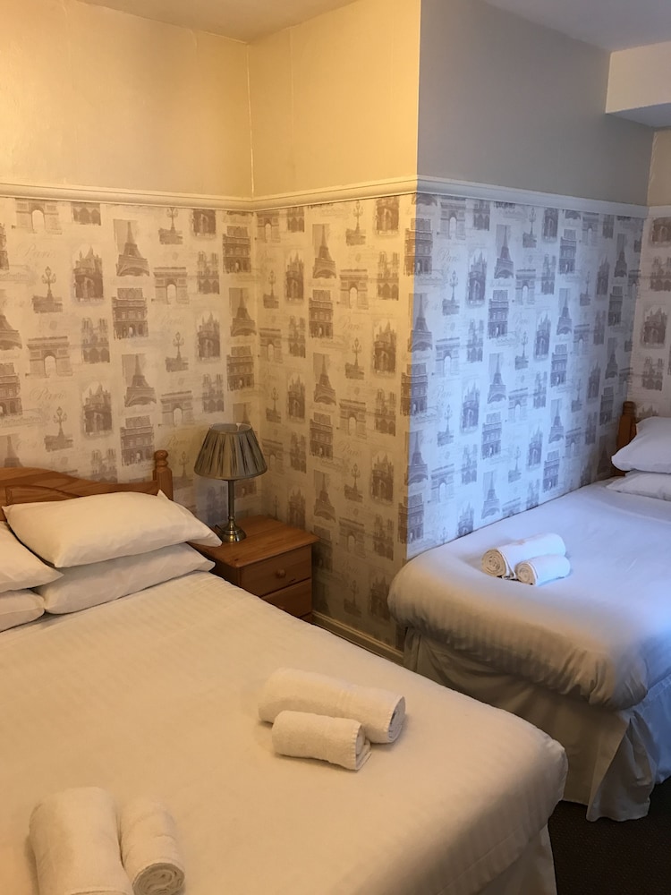 Queens Plaza Hotel 24/72