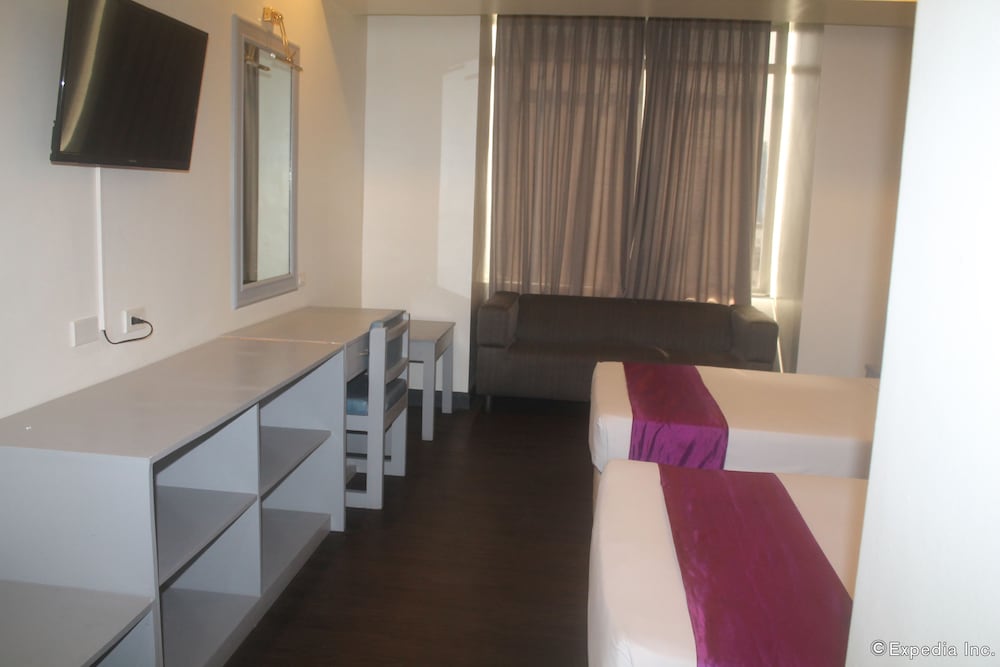V Hotel 18/35