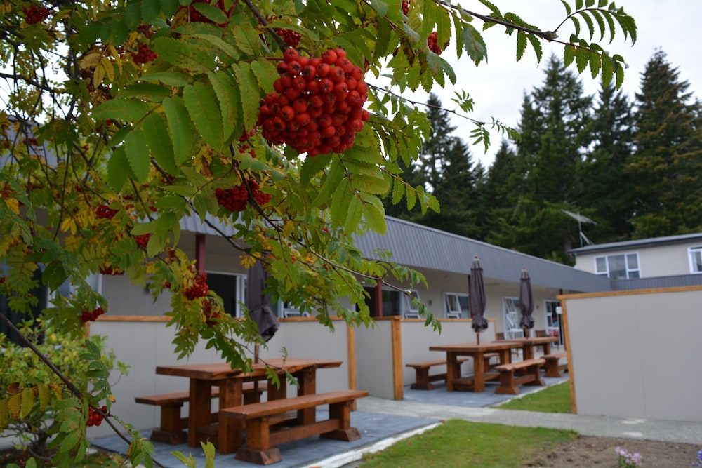 Amber Court Motel 60/63