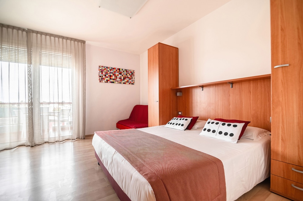 Domino Suite Hotel 11/50