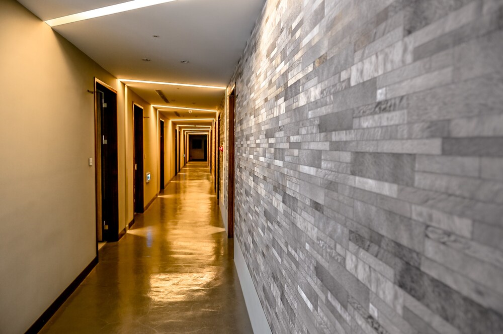 No.9 Hotel 70/76