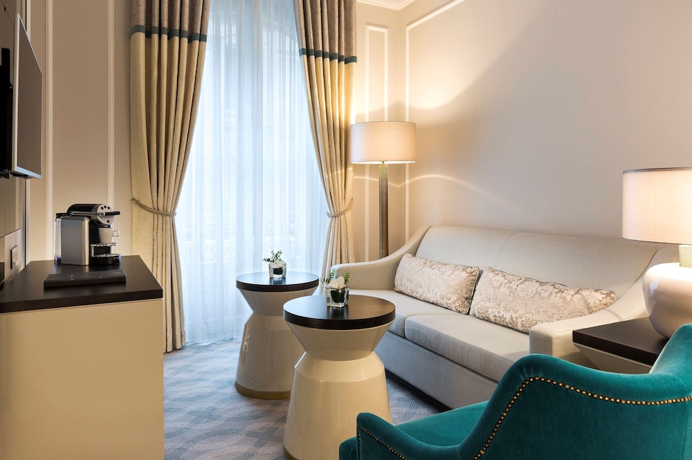 Hilton Paris Opera 40/81