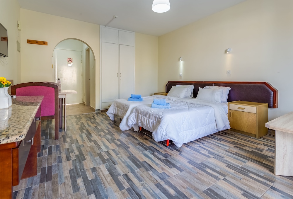 Antonis G Hotel Apartments 16/50