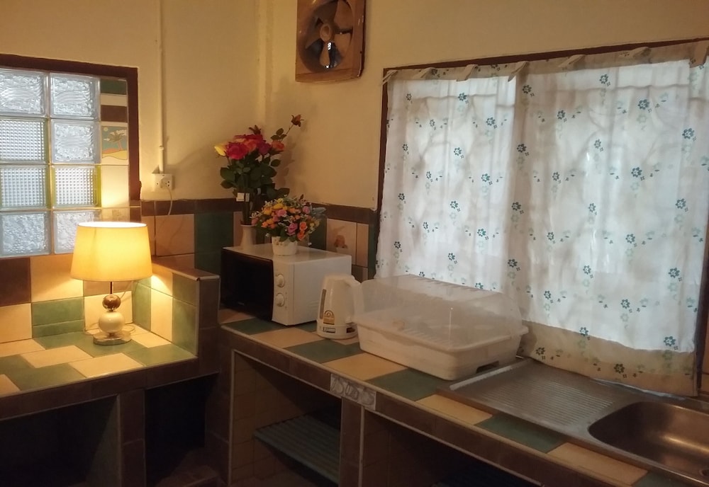 Srisin Guesthouse 12/13