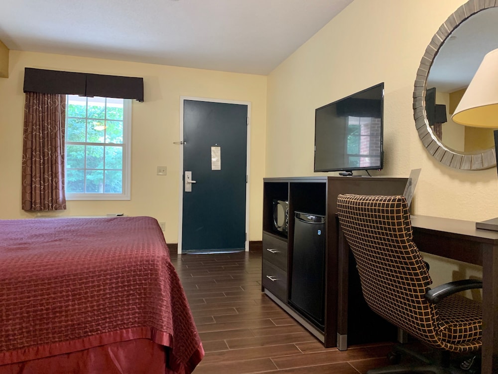 Executive Inn And Suites 30/43