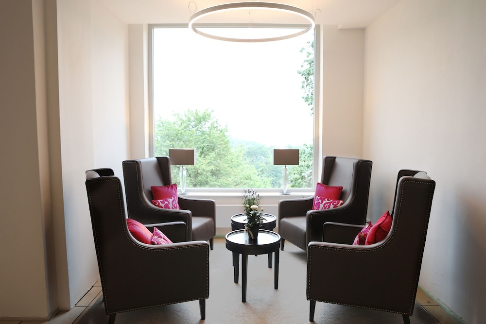 Hotel Brunnenhaus Schloss Landau 32/50
