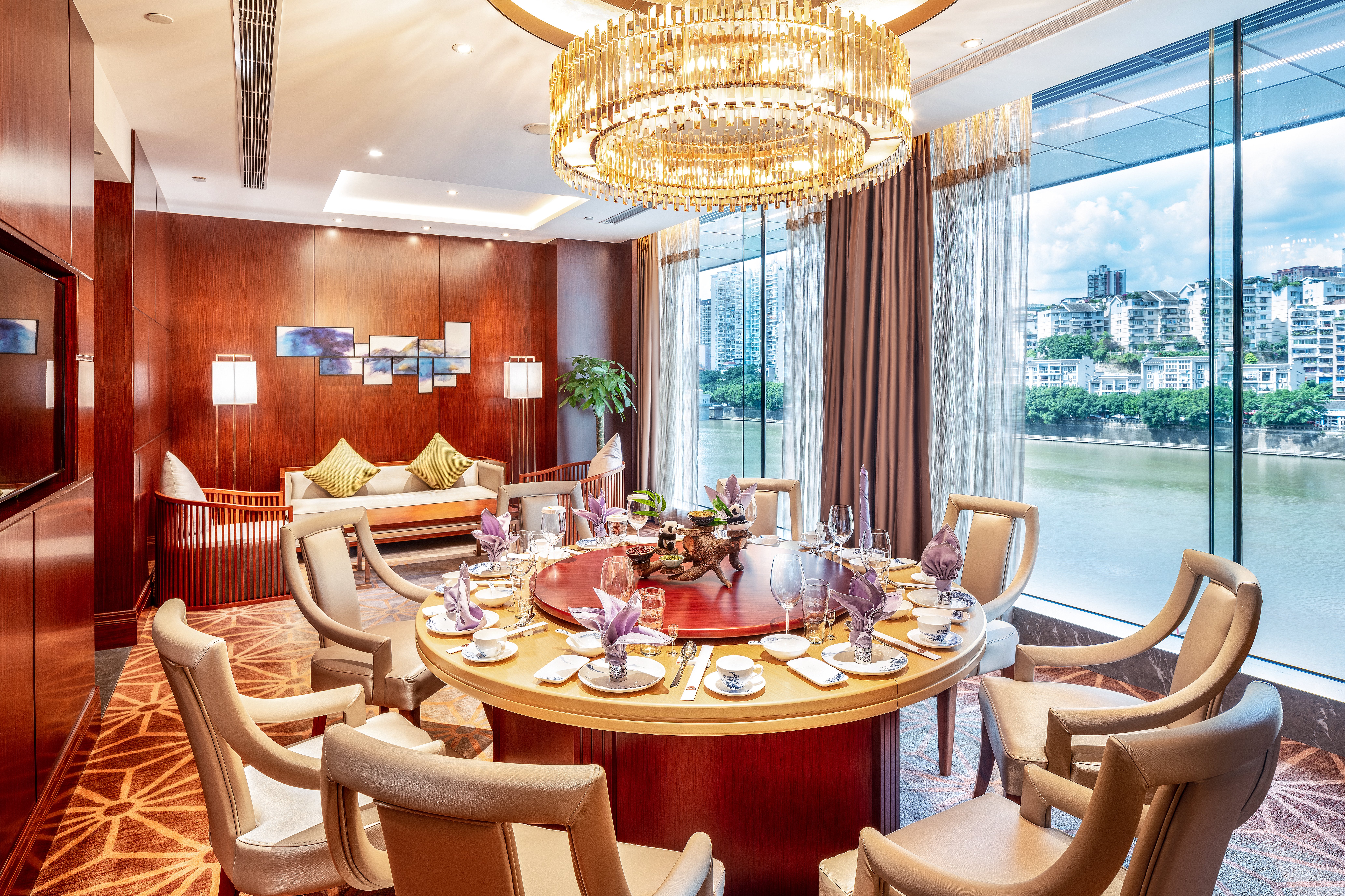 Holiday Inn Neijiang Riverside 55/81