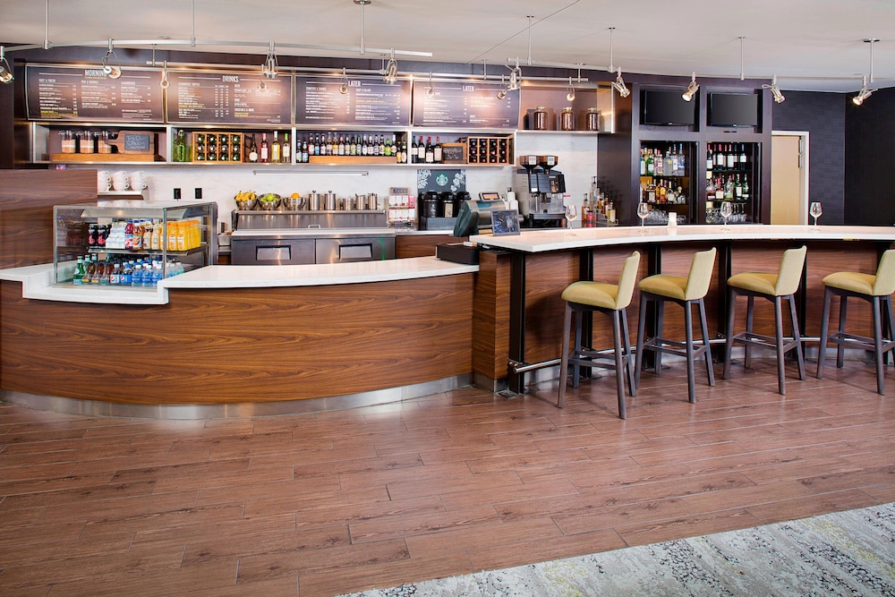 Courtyard By Marriott Roanoke Airport 28/39