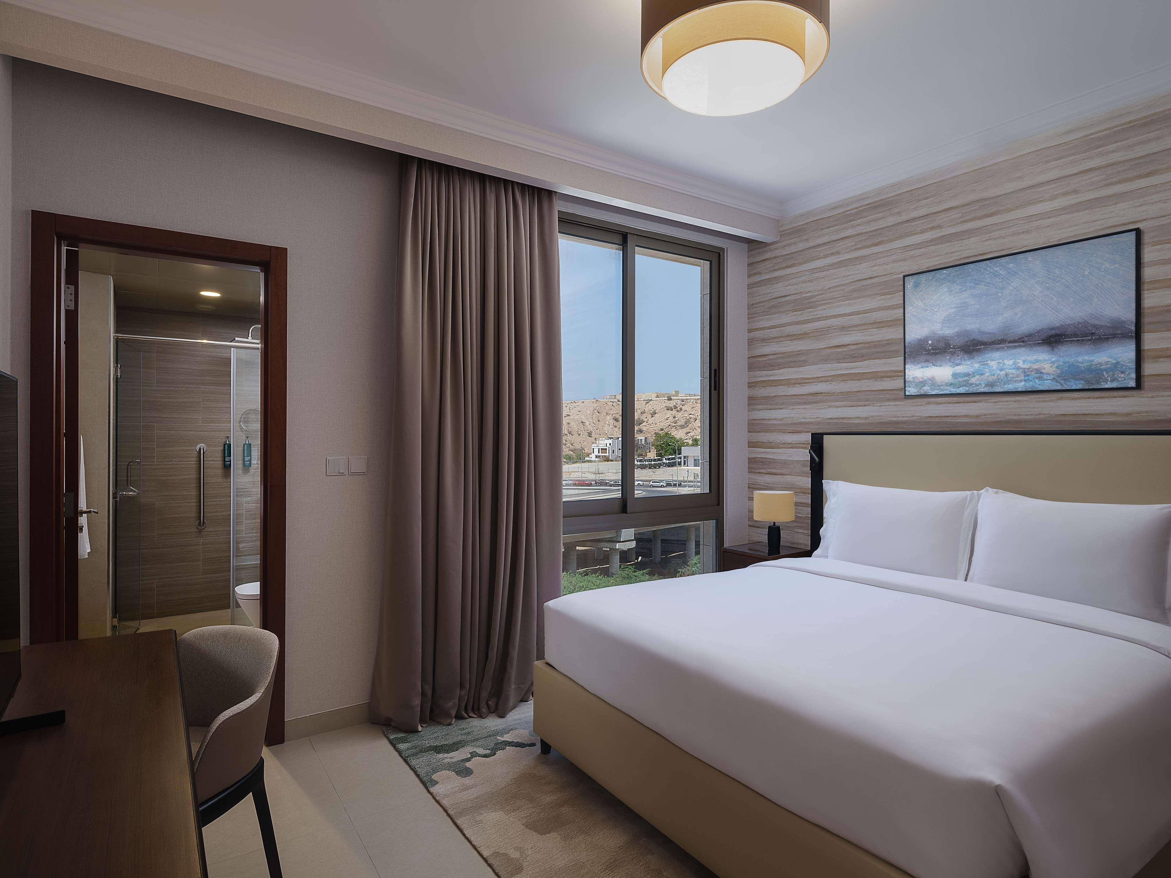 3 Bedrooms, Suite