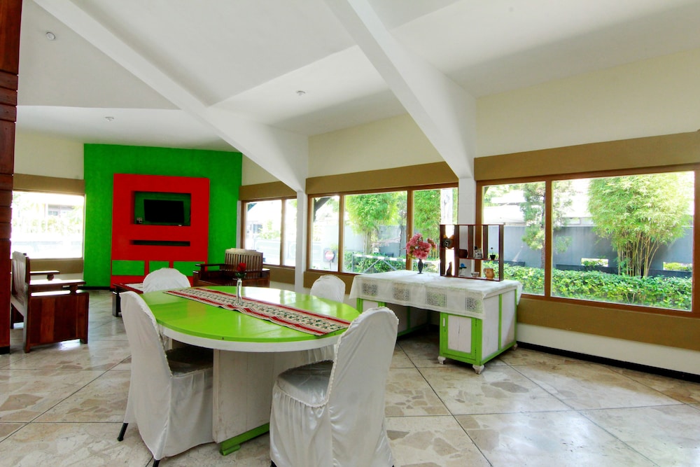 The Soemarsono Hotel 33/36