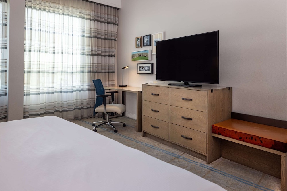 Hilton Austin Airport 35/50