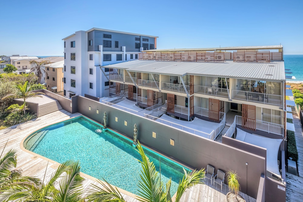 ON THE BEACH RESORT BRIBIE ISLAND 2/50