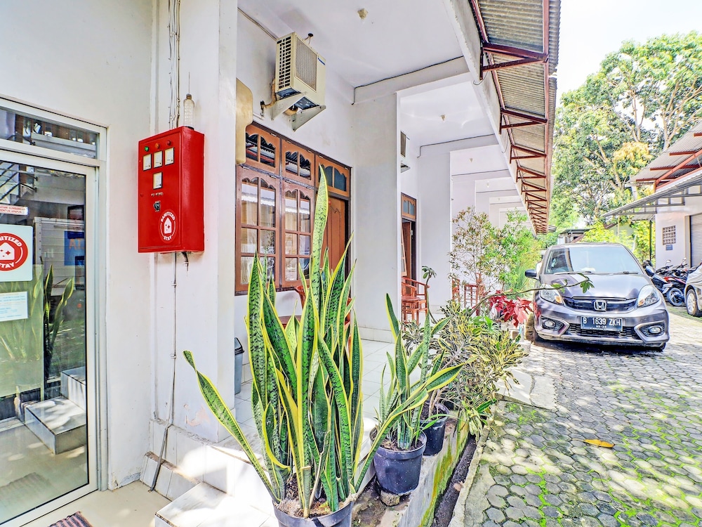 Super OYO 1356 Gusti Residence 36/46