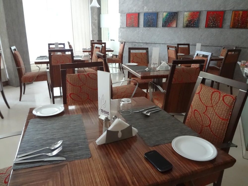 Regency Hotel 49/53