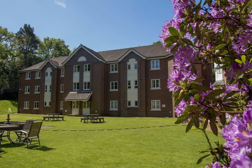 Hillscourt 38/42