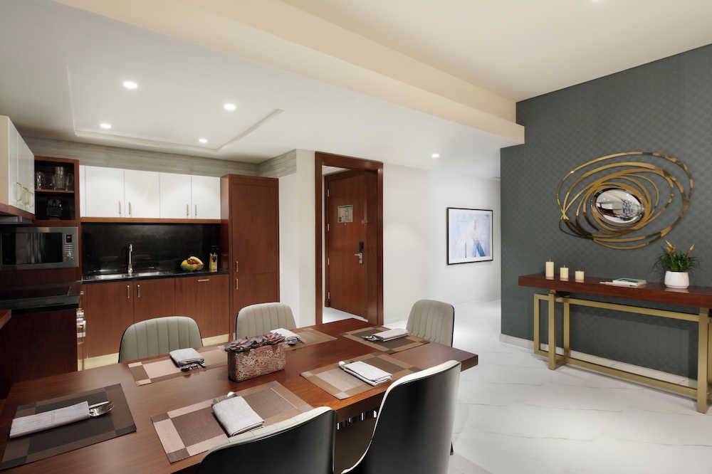 Wyndham Grand Doha West Bay Beach 41/57