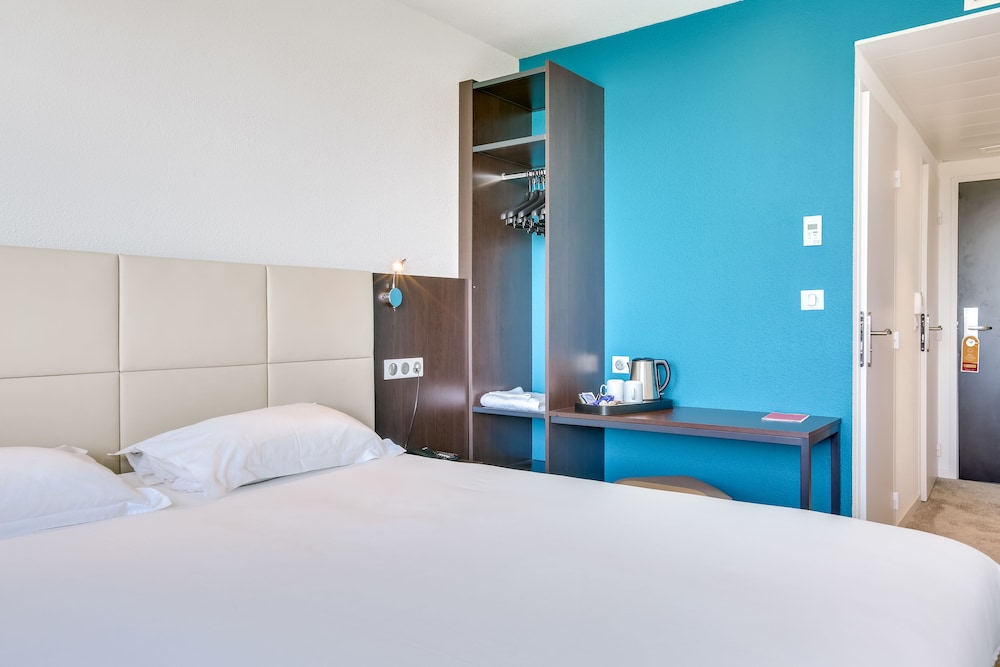 ROOM, DOUBLE BED