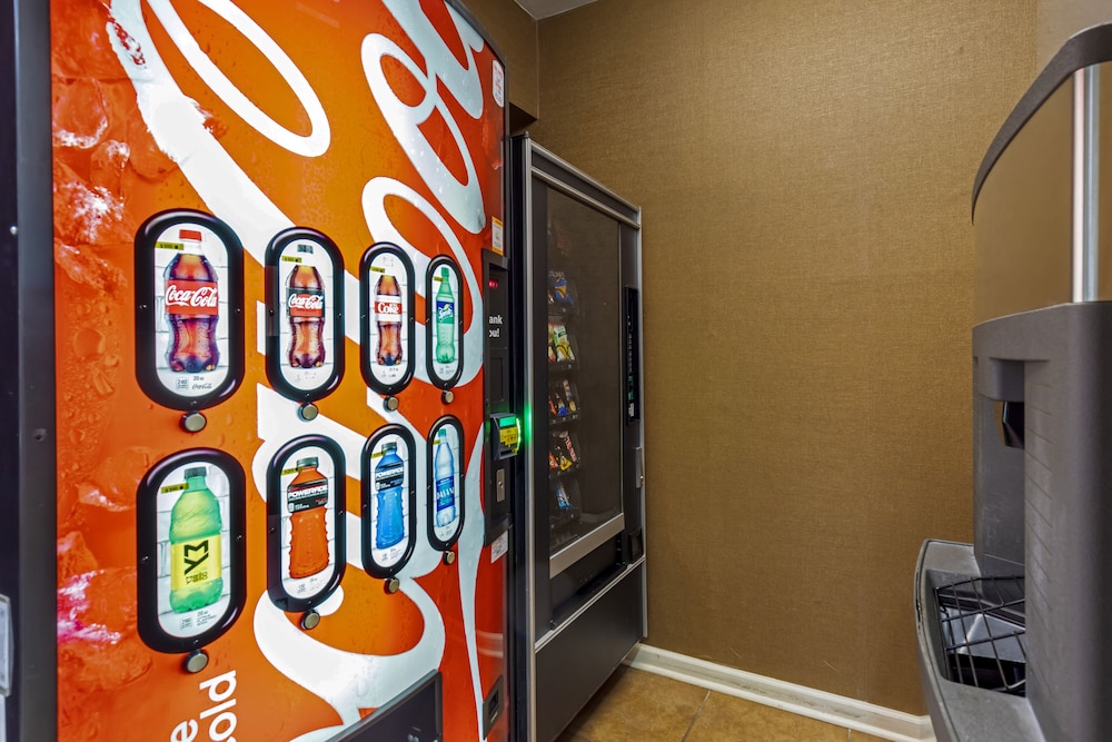 Comfort Inn & Suites Canton Riverstone Area 27/30