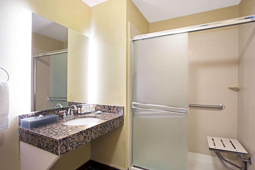 La Quinta Inn & Suites by Wyndham Lexington South / Hamburg 22/40