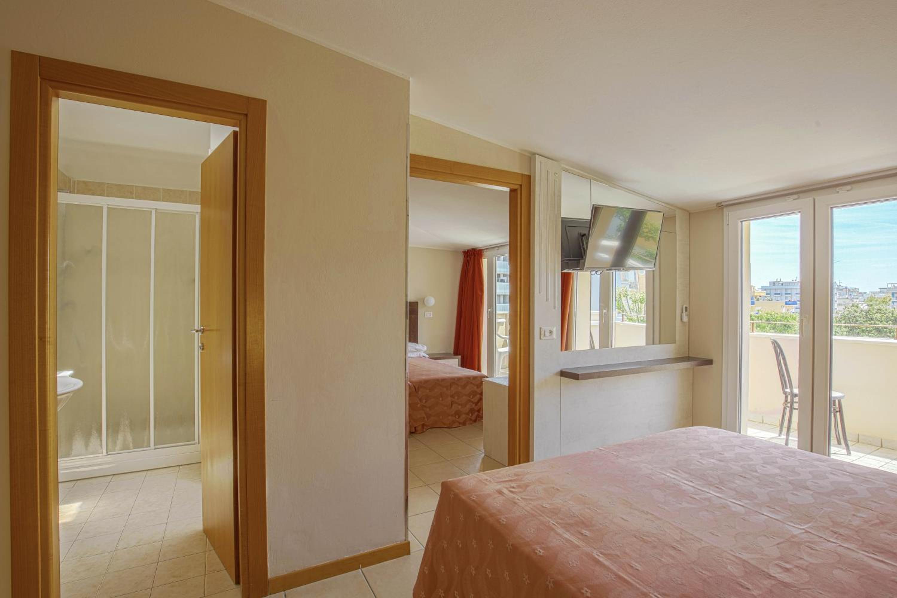 Hotel Ombretta Mare 8/24