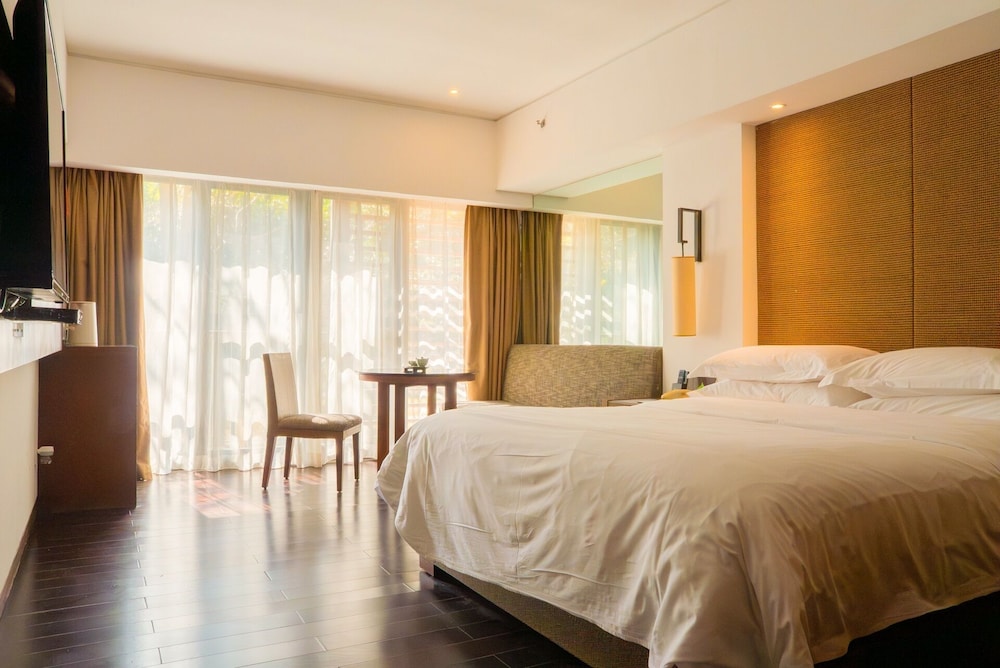 Baiyun Lakeside Hotel 10/50