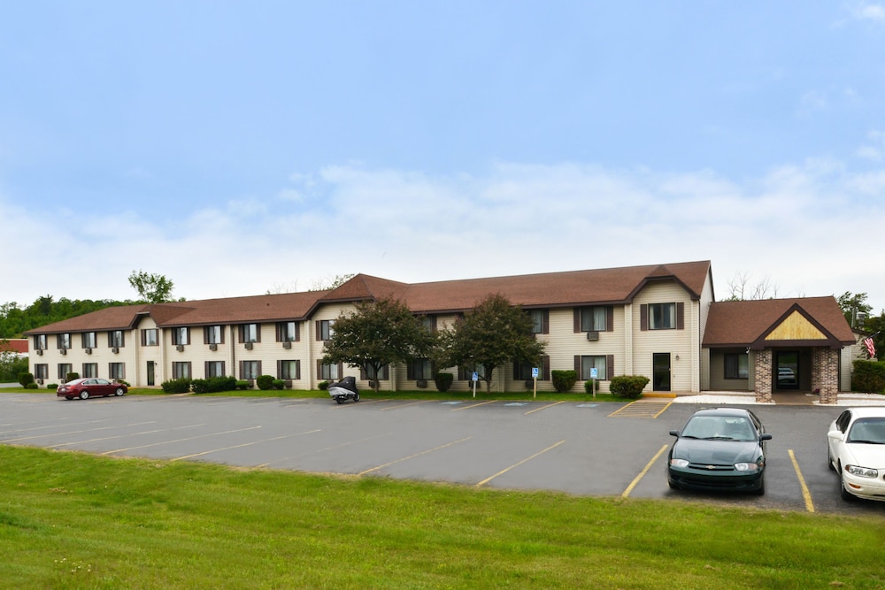Travelodge by Wyndham Ishpeming/Marquette 44/49