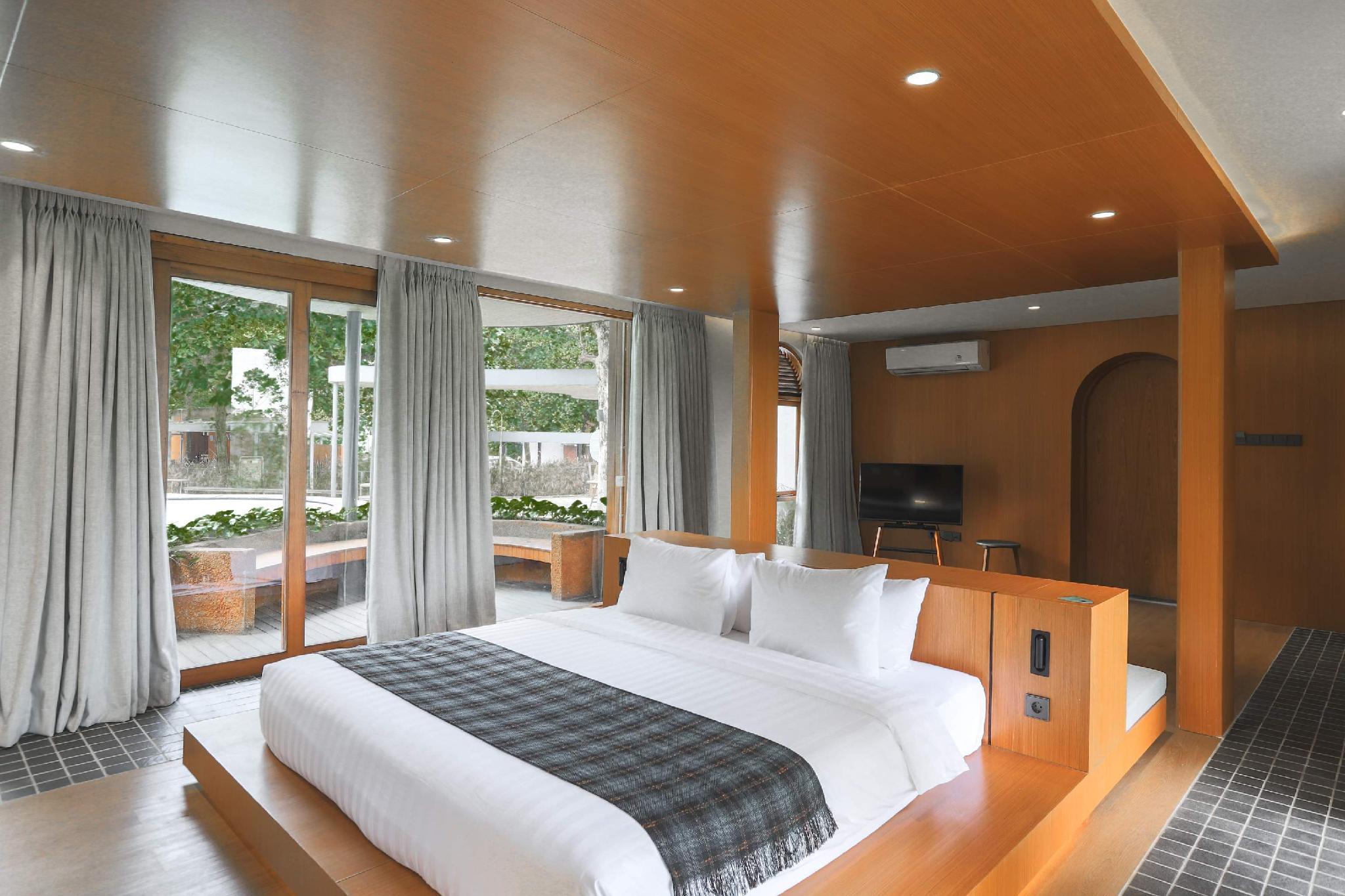 Stevie G Hotel 20/54