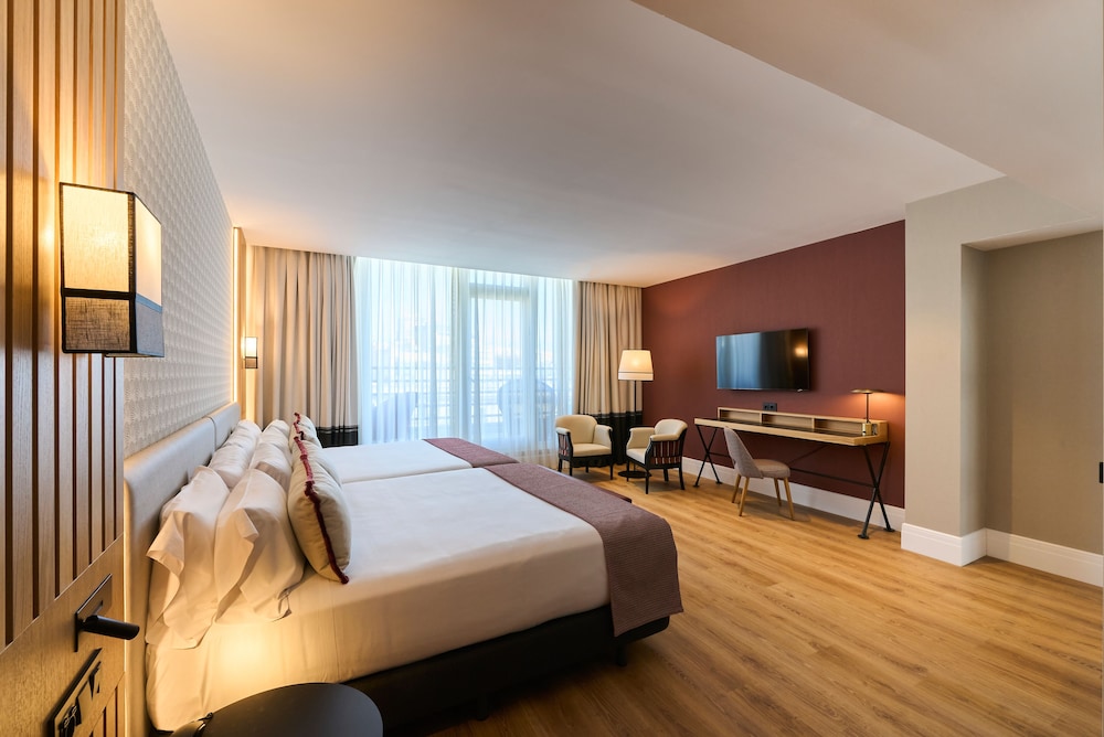 Premium, Single, 2 Double Beds, Terrace, Hotel Catalonia Ramblas 3/4