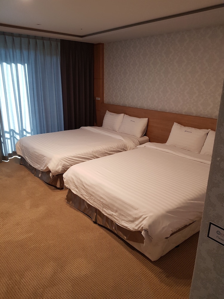 Yangyang International Airport Hotel 12/48