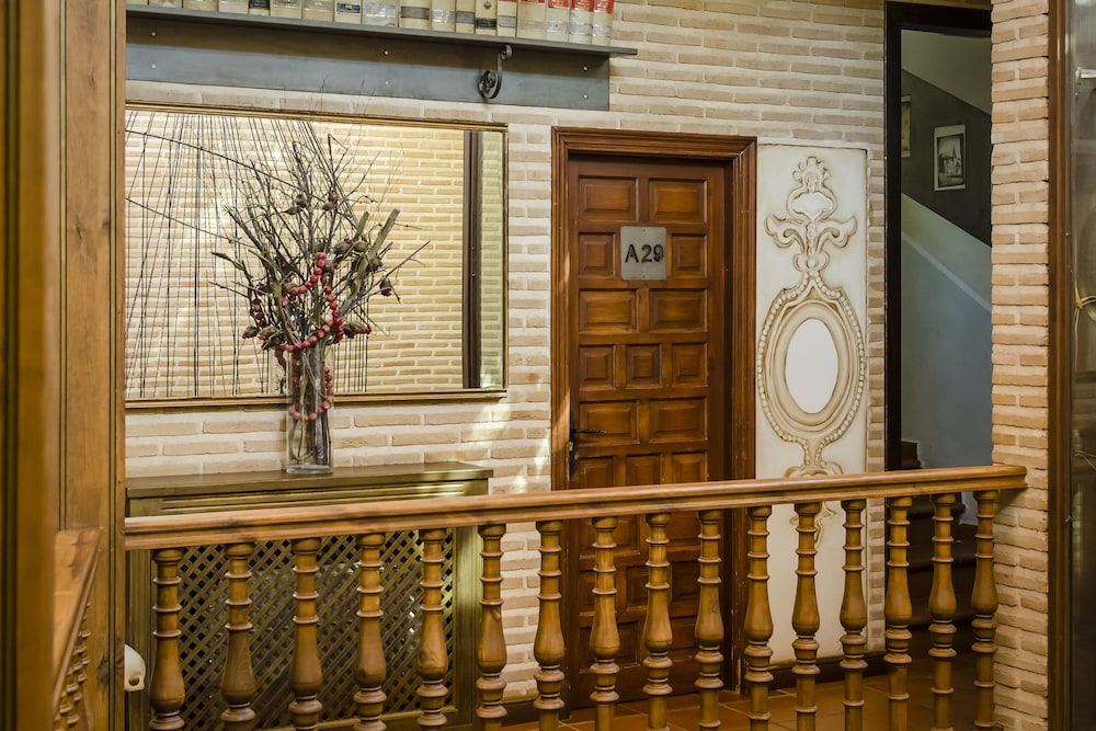 EL HOSTAL PUERTA BISAGRA. 37/60
