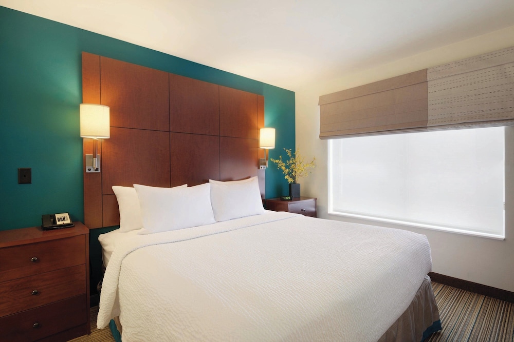 1 Bedroom, Suite, 2 Queen Beds, Sofa, Accessible