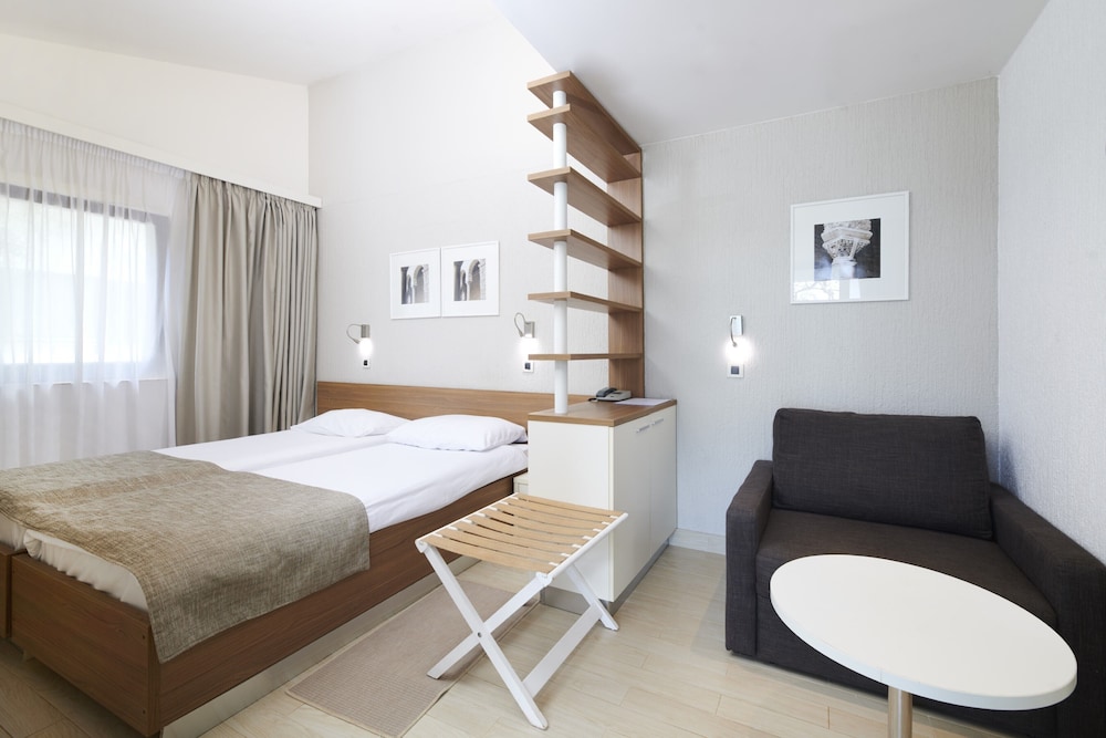 Superior, Twin Beds, Sea Side, Sofa, Terrace, Village Galijot Plava Laguna 3/4