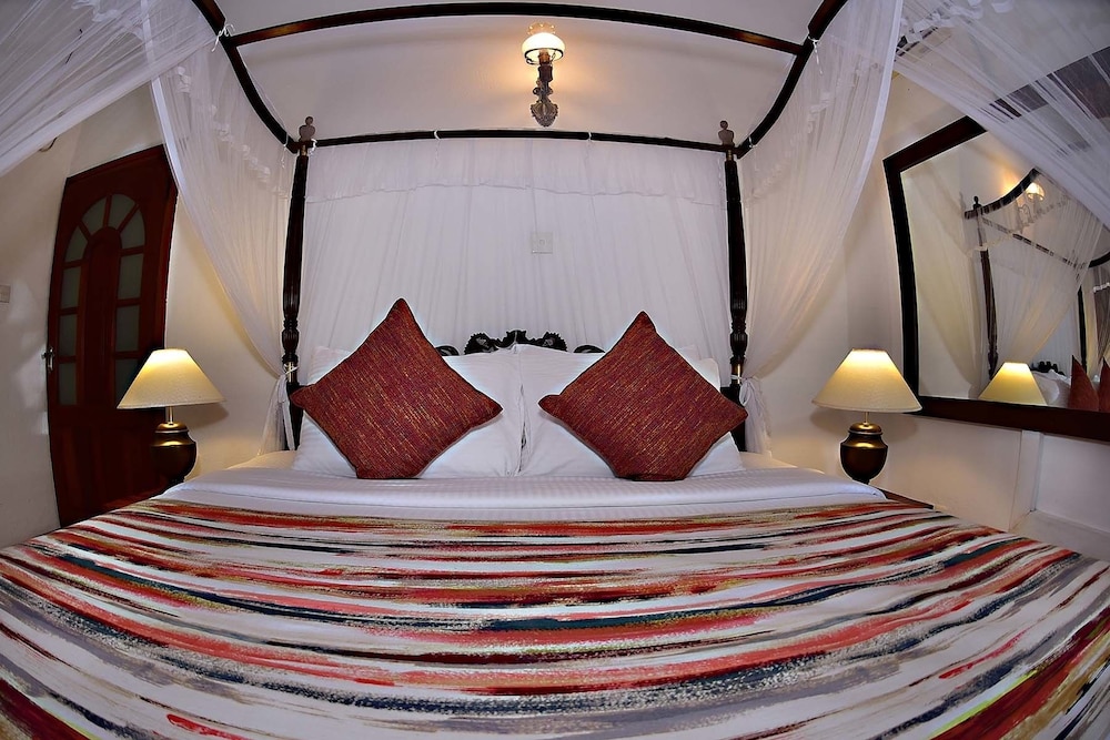 LUXURY, KING BED, PRIVATE BATHROOM